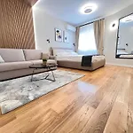 28- Luxury Apartment