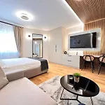 28- Luxury Appartamento Podgorica