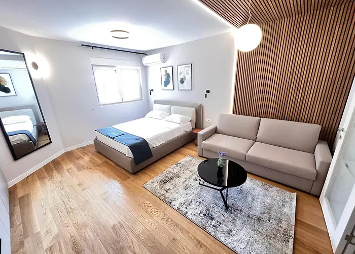 28- Luxury Apartamento *